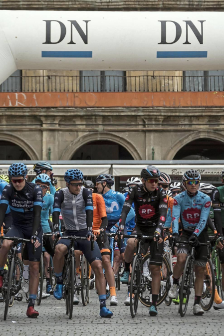 El francés Jonathan Hivert, del equipo Direct Energie, ganó el XXI Gran Premio Induráin, disputado en Navarra con un recorrido de 193 kilómetros, con salida y llegada en Estella.