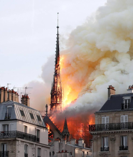 Imágenes del incendio en la catedral Notre Dame de París.