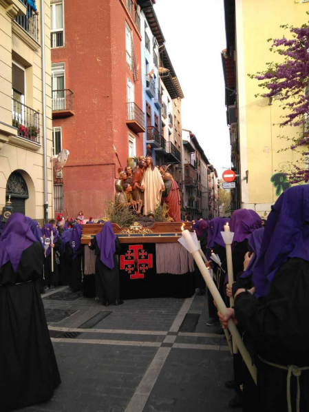 En la imagen, el paso de 'El Prendimiento', por la calle Bajada de Javier.