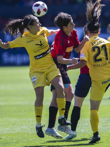 Osasuna Femenino superó al Santa Teresa Badajoz (2-1) con goles de Patricia Zugasti y Lorena Herrera, pero no logró el pase a la final de la fase de ascenso a LaLiga Iberdrola, en un duelo en el que las navarras mostraron mayor ambición en el campo que su rival.