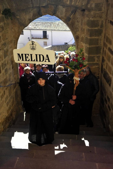 Ujué fue escenario este domingo de su segunda romería en afluencia de cada año y, para antes de las ocho de la mañana,Figarol, Carcastillo, Mélida y Olite, se acercaban ya a la zona del crucero, primero para darle la bienvenida y además para coger fuerzas después del camino hacia la Virgen de Ujué.