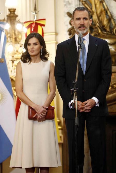 Han iniciado su visita con una ofrenda floral al monumento en Buenos Aires del general José de San Martín