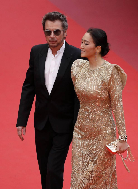 'Dolor y Gloria' es la sexta película que Almodóvar presenta en la competición de Cannes y hasta ahora tiene un más que notable balance: obtuvo en 1999 el premio a la mejor dirección por 'Todo sobre mi madre' y en 2006 vio recompensado el guion de 'Volver', que también se llevó el galardón de mejor interpretación para sus actrices.