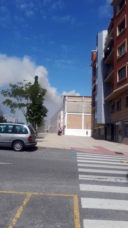 Una freidora industrial originó un incendio con humo en las instalaciones del club pamploés con dos trabajadores de las instalaciones heridos leves por inhalación de humo.