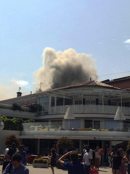Una freidora industrial originó un incendio con humo en las instalaciones del club pamploés con dos trabajadores de las instalaciones heridos leves por inhalación de humo.