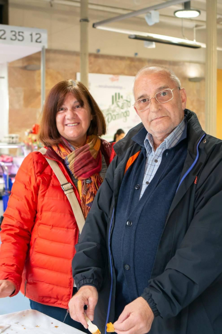 El sábado 25 los mercados municipales de Pamplona celebraron diferentes degustaciones bajo el título 'Saborea la primavera'. La cámara de ¡Click! se acercó al mercado de Santo Domingo, donde la sociedad Napardi se encargó de repartir 300 pinchos de cordero al chilindrón. El dinero recaudado se destinará a GERNA (Grupo de Enfermedades Raras de Navarra).