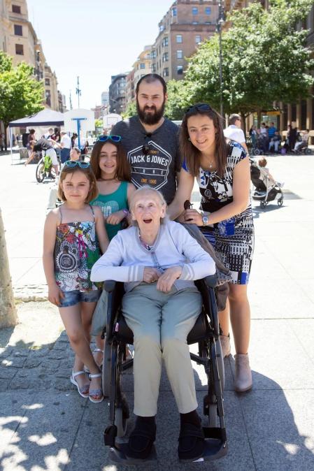 El 1 de junio ACODIFNA, Asociación Coordinadora de Personas con Discapacidad Física de Navarra, puso en marcha su jornada anual de sensibilización bajo el nombre 'Siéntate, Participa y Cuéntanos', que se desarrolló en la Plaza del Castillo. Además del stand informativo se abrieron zonas de juegos inclusivos y deportes adaptados. Durante el evento se procedió a la entrega del Premio ACODIFNA 2019 y los galardones del Concurso de Dibujo infantil.