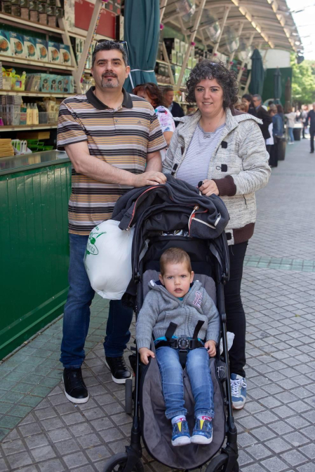 Desde finales de mayo abrió sus puertas en el Paseo de Sarasate la Tómbola de Cáritas, que cumple este año su 74ª edición. Una cita ineludible para pamploneses y visitantes que intentarán hacerse con alguno de los 390.000 premios directos que se entregarán hasta su cierre, el próximo 15 de julio.