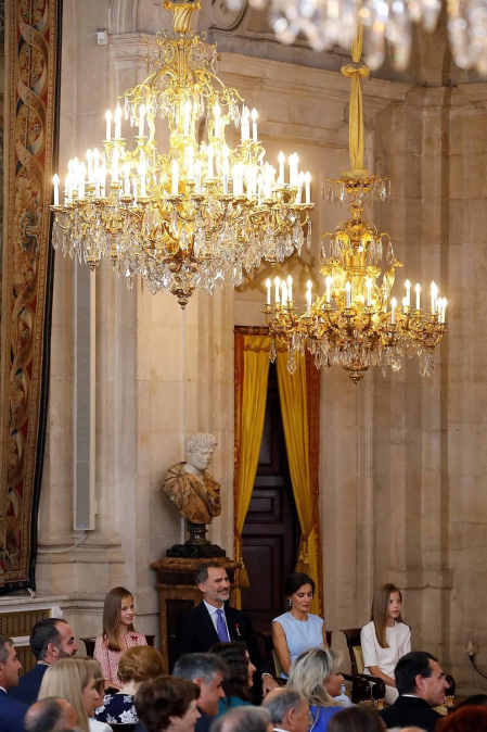 El Rey Felipe VI ha querido celebrar el quinto aniversario de su coronación condecorando con la Orden del Mérito Civil a 41 ciudadanos "ejemplares", procedentes de toda España