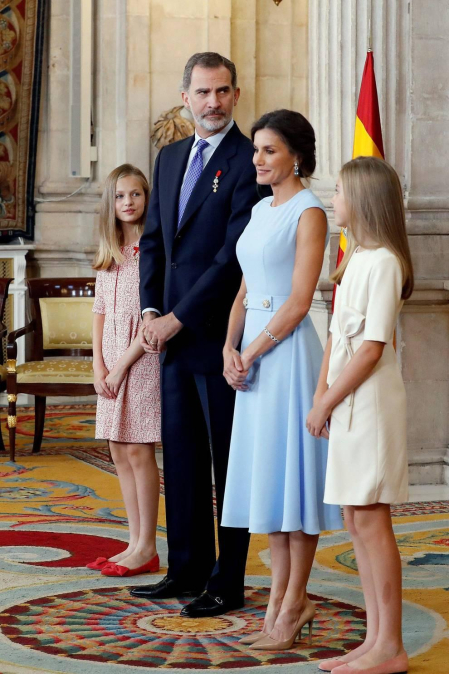 El Rey Felipe VI ha querido celebrar el quinto aniversario de su coronación condecorando con la Orden del Mérito Civil a 41 ciudadanos "ejemplares", procedentes de toda España