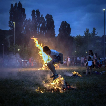 Los navarros celebraron la noche del 23 al 24 de junio, la considerada más corta del año, la tradicional fiesta con las hogueras.