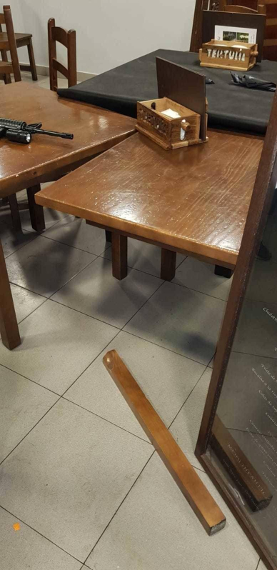 Una vaca de la ganadería Eulogio Mateo de Cárcar se coló en el almacén de un bar, causando importantes destrozos, en el encierro de este martes de fiestas de Laguardia.