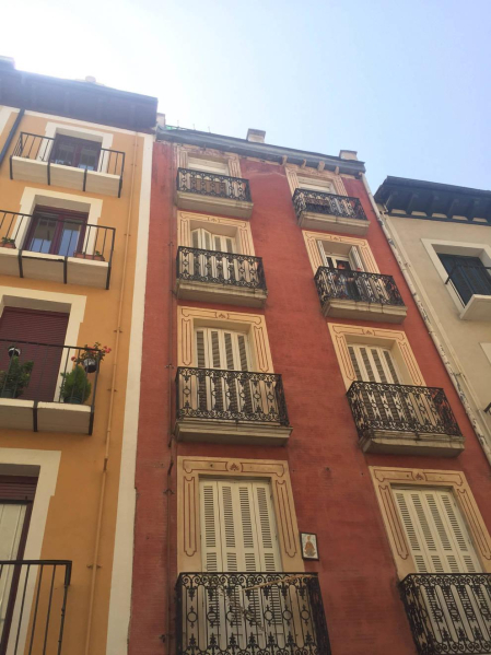 Los Bomberos han retirado esta mañana un alero en mal estado en la calle San Antón.