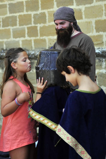 Los 390 que se registraron disuadieron a visitantes y locales de acudir en el segundo día de fiesta medieval