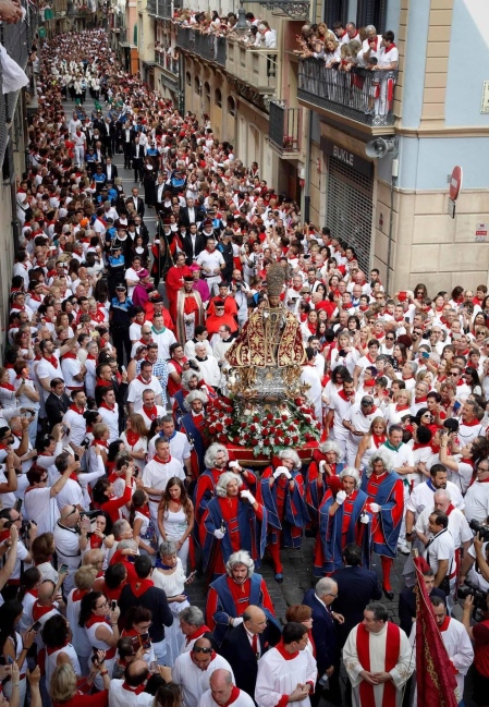 Pamplona volvió a engalanarse en el día grande de las fiestas para rendir homenaje al patrón.