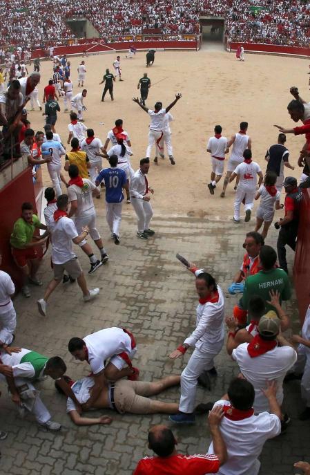 Imágenes del primer encierro de los sanfermines 2019 protagonizado por toros de Puerto de San Lorenzo.