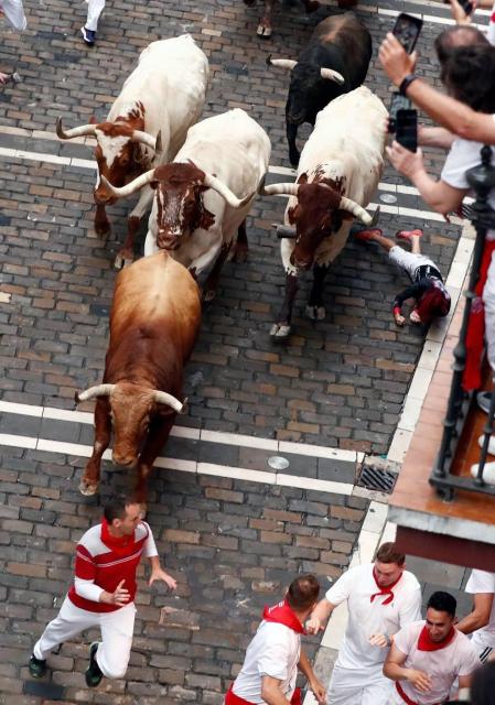 Imágenes del primer encierro de los sanfermines 2019 protagonizado por toros de Puerto de San Lorenzo.