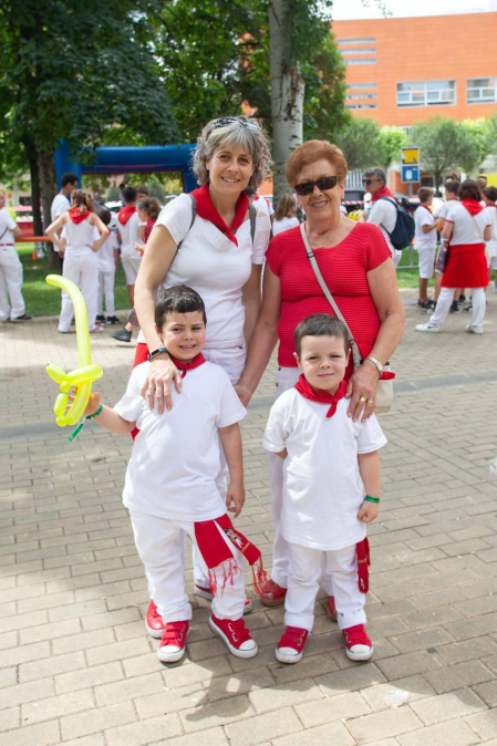 La plaza de la Libertad ha sido el escenario elegido, un año más, para el desarrollo de las actividades infantiles del programa 'Menudas fiestas'. Hinchables, atracciones, espectáculos y talleres comparten un enorme escenario en el que los más pequeños se pueden sentir los verdaderos protagonistas de las fiestas.