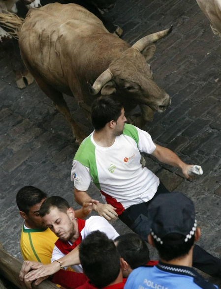 Imágenes del sexto encierro de los sanfermines 2019 protagonizado por toros de Núñez del Cuvillo.