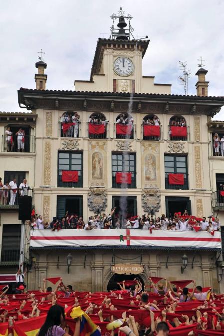 Este miércoles 24 de julio comenzaron las fiestas de Santa Ana en Tudela con el tradicional lanzamiento del cohete.