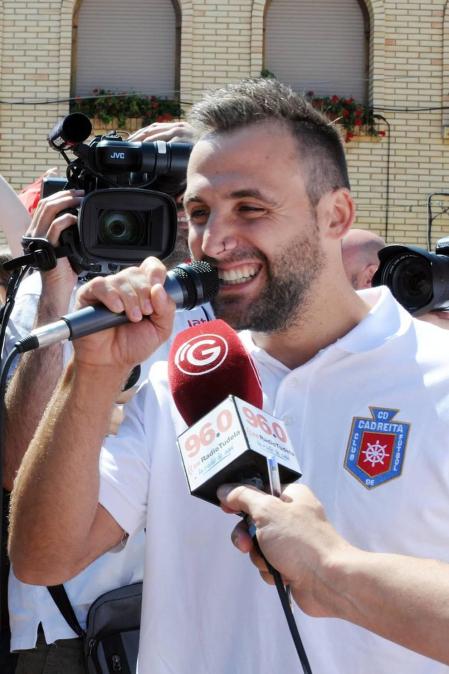 El 15 de julio los cadreitanos se reunieron para iniciar sus fiestas en honor a San Miguel con el tradicional lanzamiento de cohete anunciador desde el balcón del Ayuntamiento. El equipo de fútbol local, que este año ha ascendido a regional preferente, fue el encargado de prender la mecha de estas fiestas.