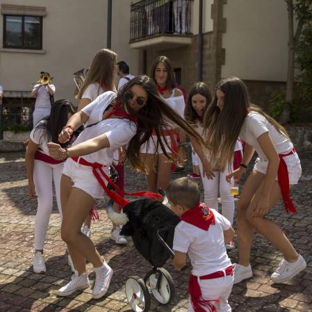 Fotos del cohete de fiestas de Beriáin Viejo 2019