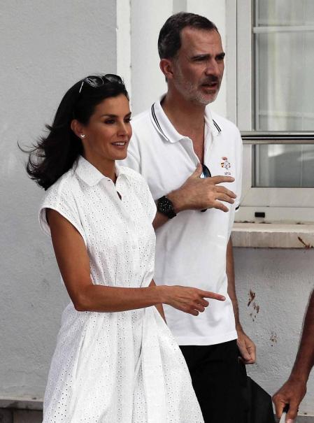 El Rey Felipe VI y la Reina Letizia acompañados de sus dos hijas, la Princesa de Asturias y la Infanta Sofía, han asistido este jueves al Club Náutico de Palma (RCNP) en la primera jornada de la 38ª Copa del Rey Mapfre.