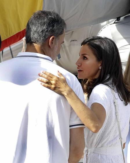 El Rey Felipe VI y la Reina Letizia acompañados de sus dos hijas, la Princesa de Asturias y la Infanta Sofía, han asistido este jueves al Club Náutico de Palma (RCNP) en la primera jornada de la 38ª Copa del Rey Mapfre.