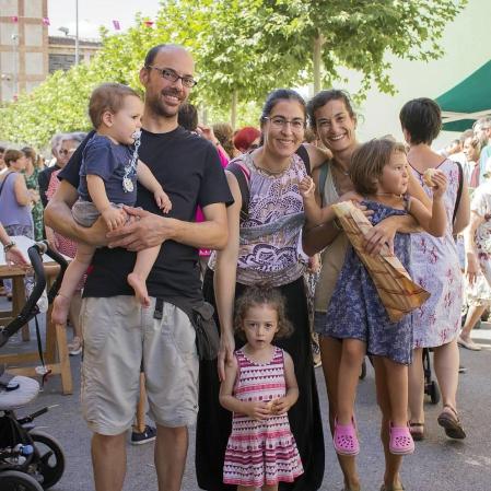 La cita anual de los vecinos de Sartaguda con el melocotón fue un completo éxito. La octava edición de la feria, que se celebró el 18 de agosto, puso a la venta 2.000 kilos más de los estimados, llegando a los 12.000. El mercado ofertó también otros frutos, como paraguayos, peras y tomates, al que se sumaron stands con artículos de artesanía.