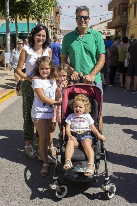 La cita anual de los vecinos de Sartaguda con el melocotón fue un completo éxito. La octava edición de la feria, que se celebró el 18 de agosto, puso a la venta 2.000 kilos más de los estimados, llegando a los 12.000. El mercado ofertó también otros frutos, como paraguayos, peras y tomates, al que se sumaron stands con artículos de artesanía.