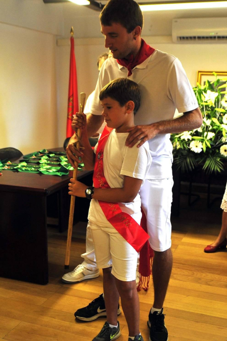 Todas las fotos del cohete de fiestas de Pitillas, celebrado este año en honor a los voluntarios de las inundaciones. Además, a los recién nacidos se les impuso el pañuelo junto a sus padres.