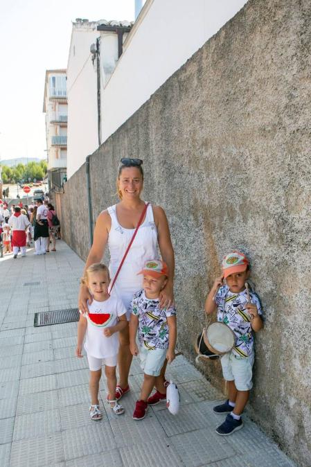 Noáin salió a la calle del 21 al 25 de agosto para celebrar sus fiestas grandes. El desfile de la comparsa de gigantes local fue uno de los actos tradicionales más esperados por las familias. La cámara de ¡Click! se acercó a compartir con los vecinos la alegría de este pasacalles durante la mañana del viernes.