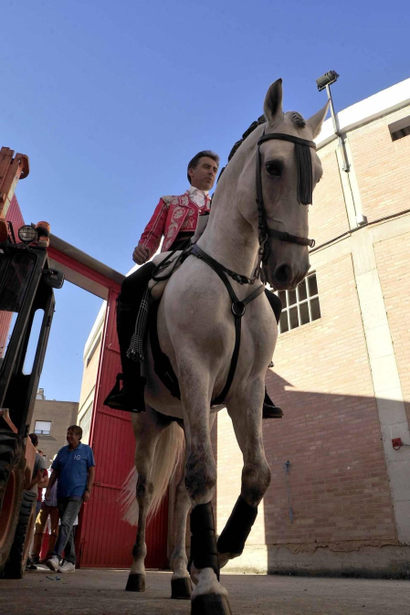 Todas las fotos del encierro del día 3 de septiembre de fiestas de Peralta, del sorteo de toros y de la corrida de rejones