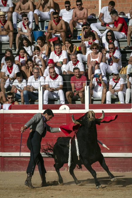 Galería de imágenes de la corrida de toros del 12 de septiembre en las fiestas de Sangüesa.