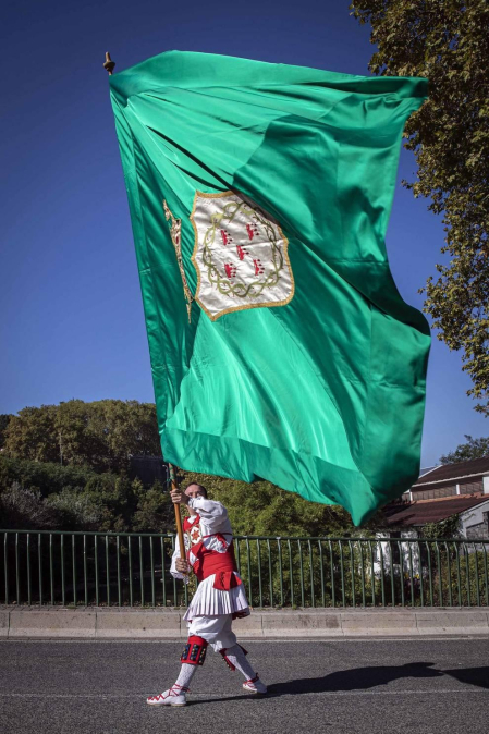 Todas las fotos de la salida de la Comparsa de Gigantes y Cabezudos en San Fermín Txikito.