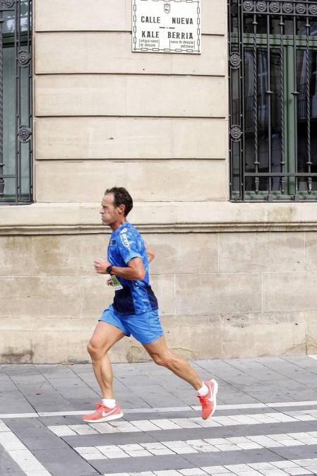 El centro de Pamplona ha sido el escenario de la VI Carrera Solidaria Navarra por ANFAS que impulsa cada año Laboral Kutxa y que en esta edición ha recaudado entre 15.000 y 16.000 euros.