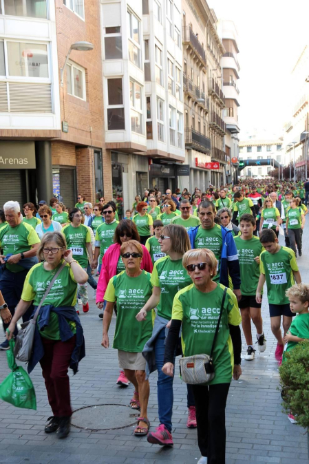 Todas las fotos de la  IV Marcha contra el Cáncer de la Ribera celebrada este domingo en la capital ribera