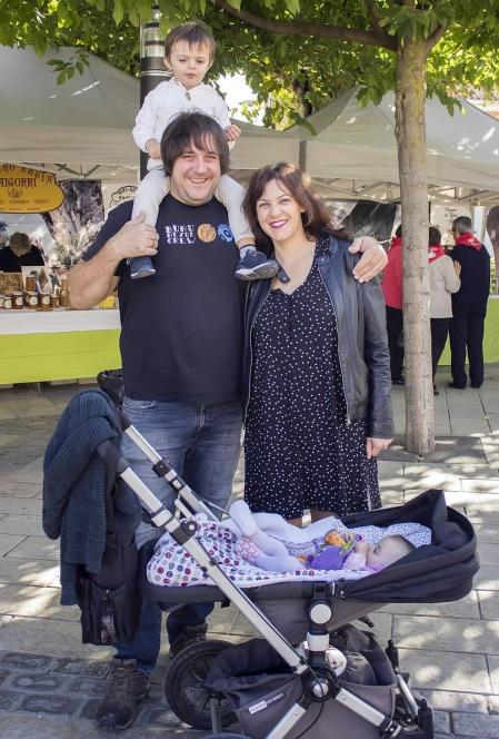 Lodosa celebró el 5 de octubre la X Jornada de Exaltación del Pimiento del Piquillo. Una jornada a la que asistieron cientos de personas, que celebraron el inicio de la campaña del pimiento y disfrutaron de demostraciones, mercadillo y otras actividades. El evento más esperado fue la degustación de 800 cazuelicas de Pimientos del Piquillo, que aportó Conservas Pedro Luis, y que se celebró en el Paseo.
