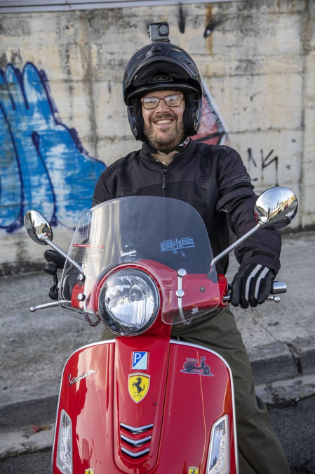 Medio centenar de aficionados a las motocicletas Vespa se dieron cita esta domingo 13 de octubre para participar en la jornada en homenaje a este modelo de motos.