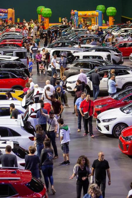 Más de 300 vehículos kilómetro cero llenaron las instalaciones del Navarra Arena para disfrute de los amantes del motor. Bajo la organización del grupo Mundomóvil, el Outlet Navarra Motor Show ofertó vehículos a precios especiales de liquidación, que llegaron a ofrecer descuentos de  hasta un 50%.