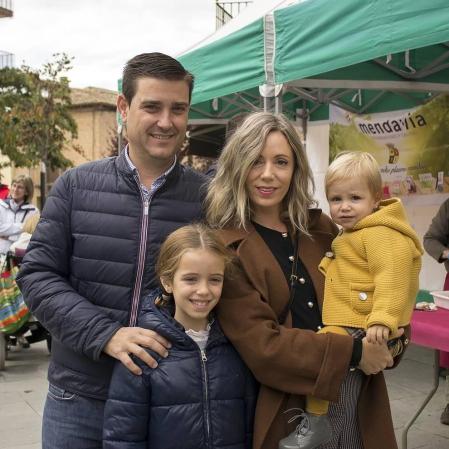 Los vecinos de Mendavia celebraron su Feria de las Denominaciones de Otoño los pasados sábado 19 y domingo 20 de octubre. La primera jornada de la feria comenzó con una concentración de toros de fuego que dio paso a diversas actividades como una visita a la localidad en tren turístico o una degustación de productos con denominación: pimientos, vinos, cava y aceite.