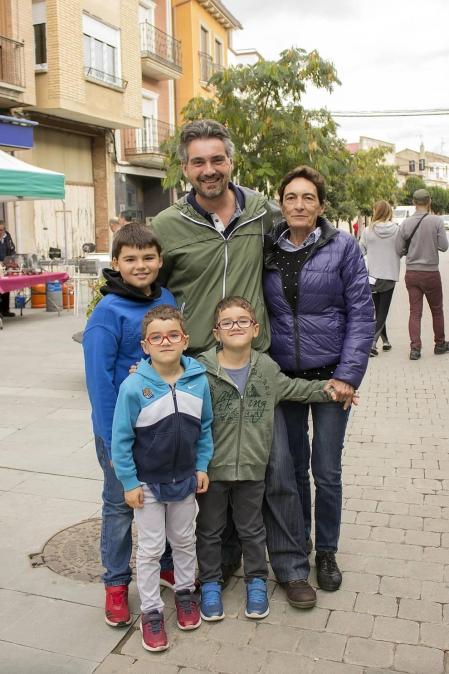 Los vecinos de Mendavia celebraron su Feria de las Denominaciones de Otoño los pasados sábado 19 y domingo 20 de octubre. La primera jornada de la feria comenzó con una concentración de toros de fuego que dio paso a diversas actividades como una visita a la localidad en tren turístico o una degustación de productos con denominación: pimientos, vinos, cava y aceite.