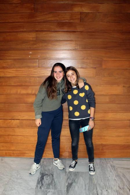 La compañía Markeliñe presentó el sábado 26 de octubre su obra 'Euria (Lluvia)' en el escenario de la Casa de Cultura de Aoiz. Un espectáculo para todos los públicos en el que se mezcla danza y teatro. La obra habla sobre qué sentimos cuando queremos algo y lo perdemos, así como sobre la capacidad de superación.