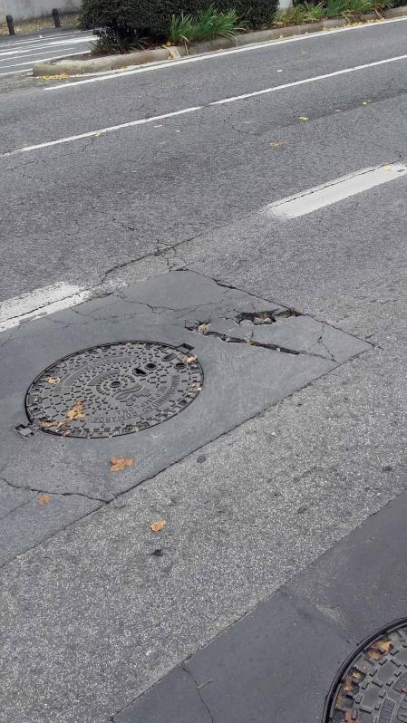 Fotos de los socavones que se pueden encontrar y que ponen en alerta a los ciclistas