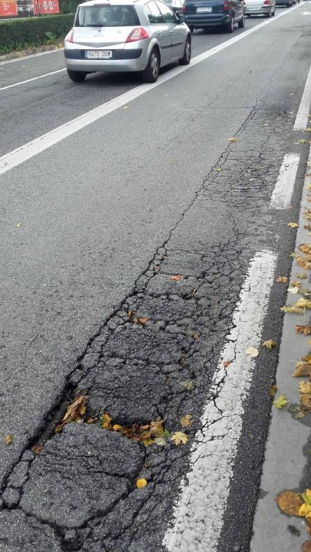Fotos de los socavones que se pueden encontrar y que ponen en alerta a los ciclistas