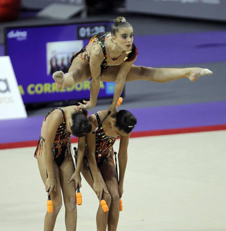 Las gimnastas se juegan en apenas dos minutos y medio el trabajo de varios meses de preparación previa y de más de dos horas de calentamiento el día de competición