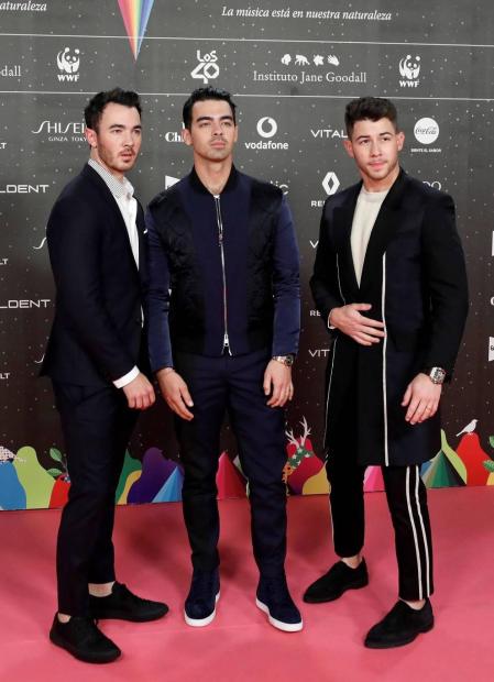 Rosalía, los Jonas Brothers, Leiva, Nicky Jam, Billie Eilis, Aitana, Becky G, Beret, Don Patricio o Ava Max, pusieron en pie a un público de casi 15.000 personas que asistieron a la gala de los premios '40 Music Awards' celebrada en el Wizink Center de Madrid.