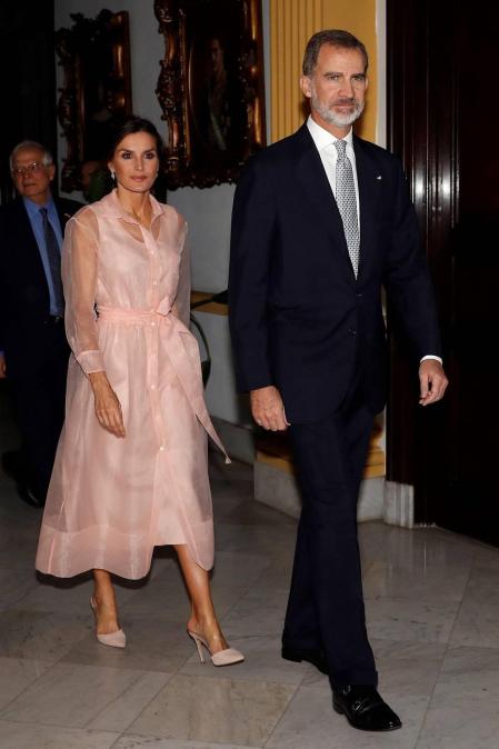 Felipe VI defiende ante el presidente de Cuba los derechos humanos