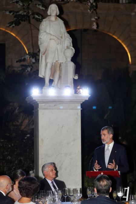 Felipe VI defiende ante el presidente de Cuba los derechos humanos