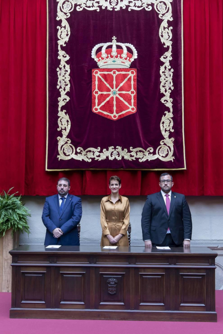 Acto institucional de celebración del Día de Navarra, en el que la presidenta María Chivite ha entregado la Medalla de Oro de la comunidad a la asociación de daño cerebral ADACEN.
